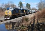 CSX 723 leads Q421 south along the Trenton Line at MP 50